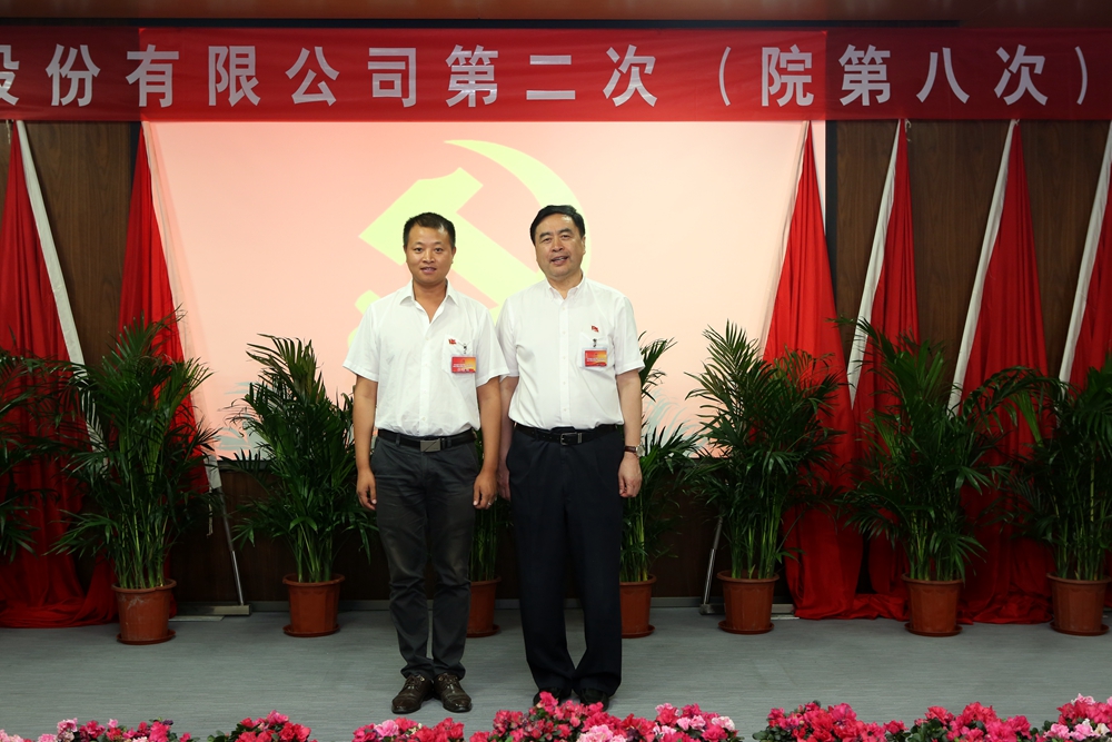 1501050594140282.jpg 合影-趙振元書記與華力項(xiàng)目臨時(shí)黨支部參會(huì)黨代表合影.jpg